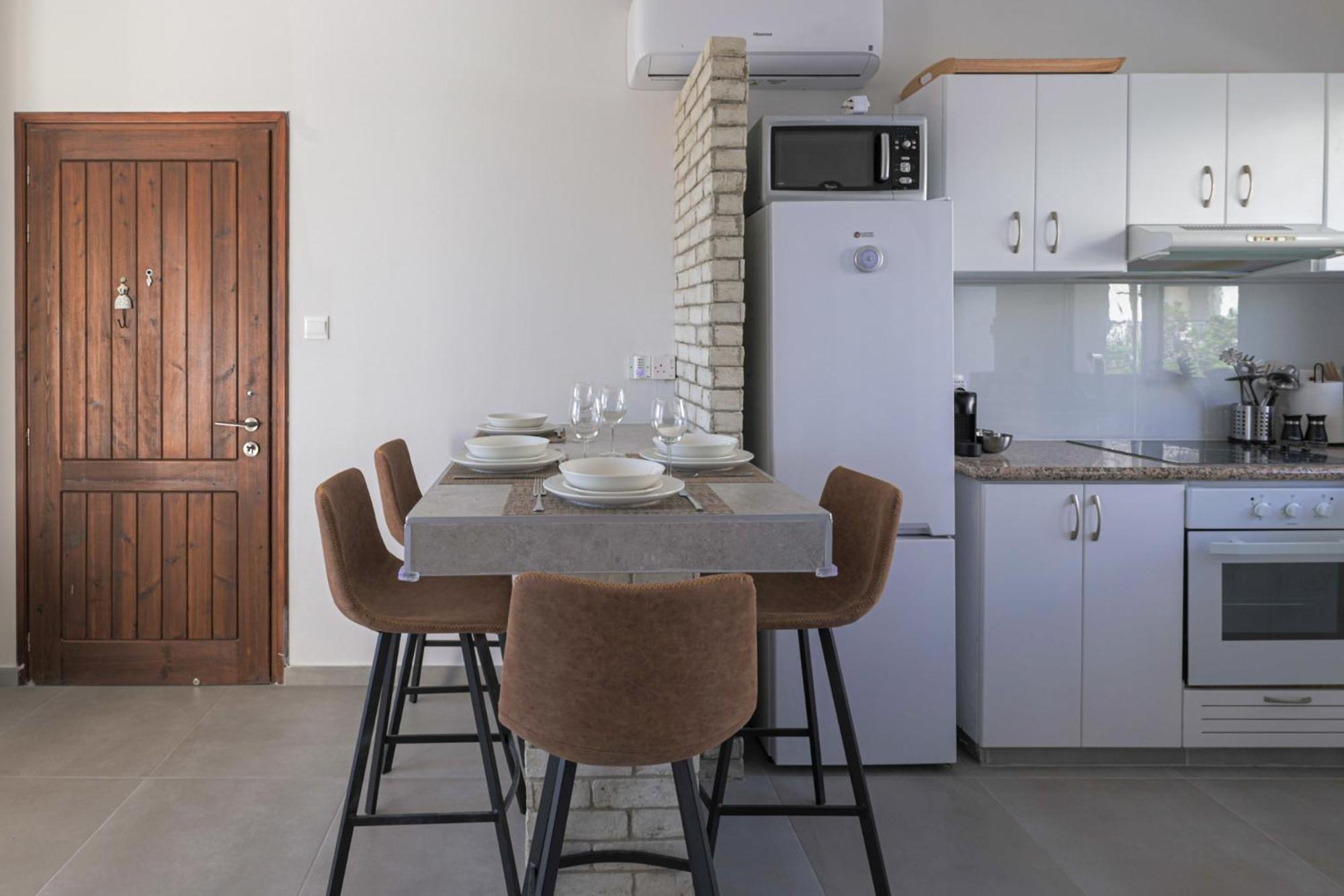 Eden Blue-horizon 1b, Paphos, Sea View, Pool Apartment Konia