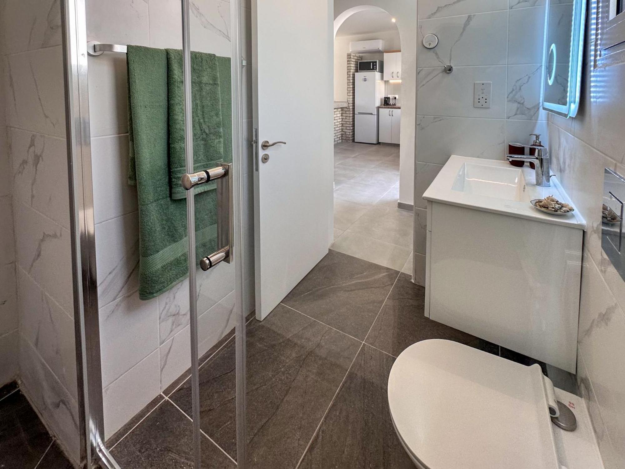 Eden Blue-horizon 1b, Paphos, Sea View, Pool Apartment Konia